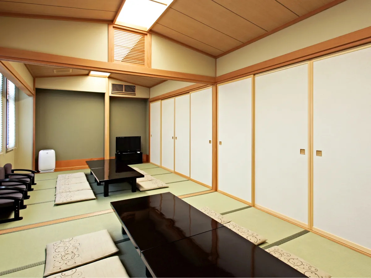 朝陽安楽院の和室：畳敷きの落ち着いた雰囲気の部屋