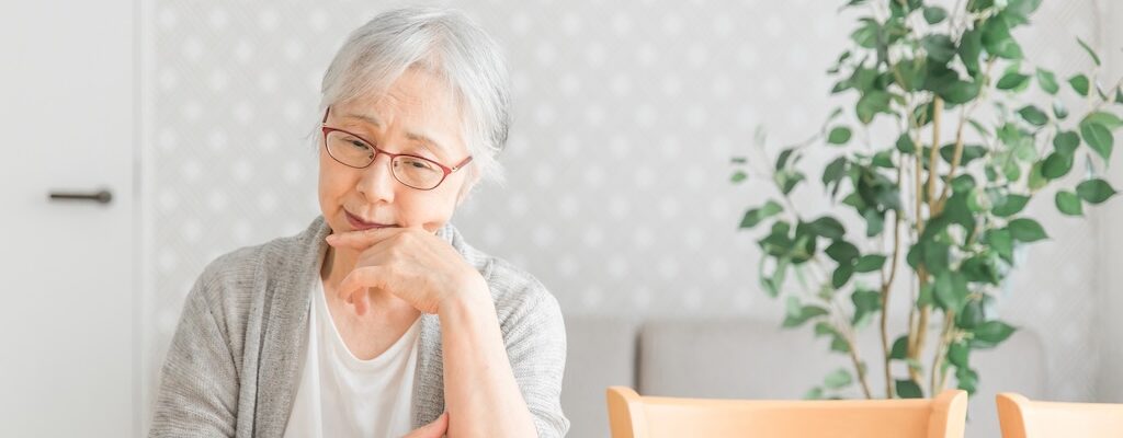 考えている女性